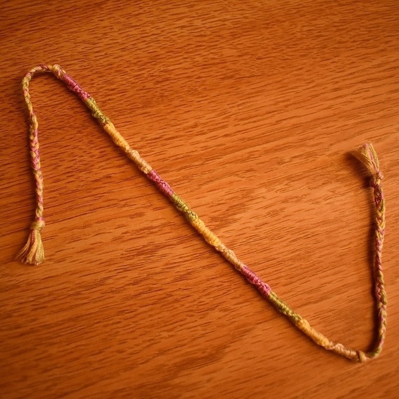 10/$25 Spring Daisies Woven Bracelet - Picture 3 of 3